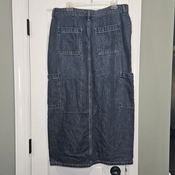 Old Navy Women's Size 12 Anika Mid-Rise Drapey Denim Cargo Maxi Skirt - Picture 8 of 8